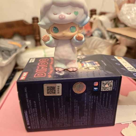 Dimoo figure - Picture 2 of 3